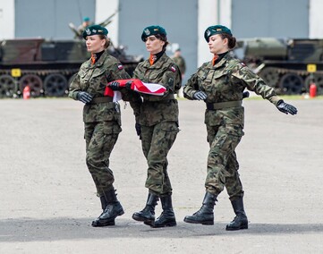 Pododdział z Westerplatte na święcie 16 pułku