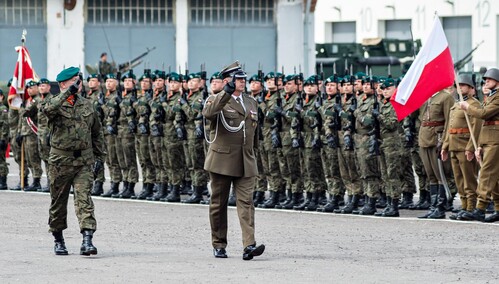 Pododdział z Westerplatte na święcie 16 pułku