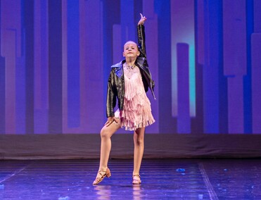 Taneczna osiemnastka szkoły Broadway