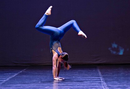 Taneczna osiemnastka szkoły Broadway