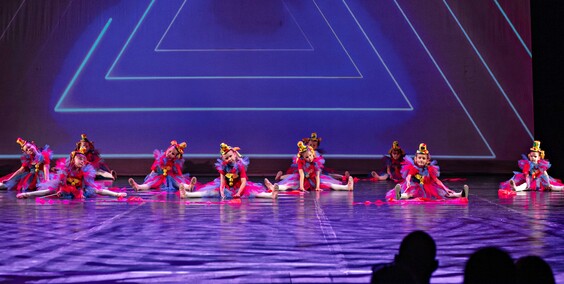 Taneczna osiemnastka szkoły Broadway