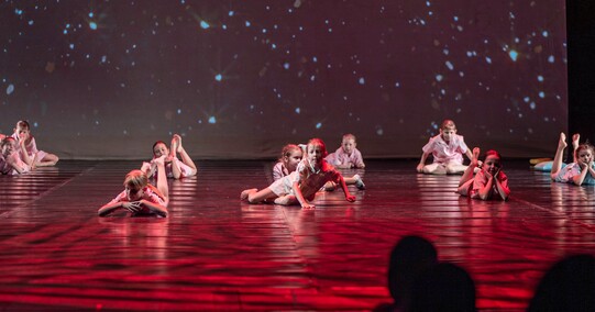 Taneczna osiemnastka szkoły Broadway