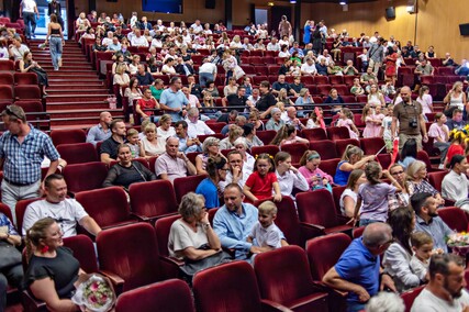 Taneczna osiemnastka szkoły Broadway