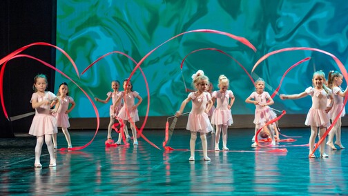 Taneczna osiemnastka szkoły Broadway