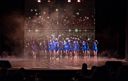 Taneczna osiemnastka szkoły Broadway