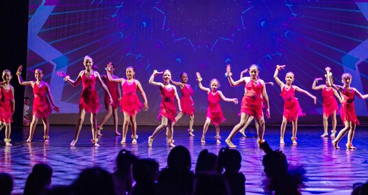 Taneczna osiemnastka szkoły Broadway