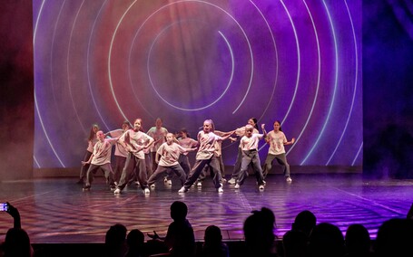 Taneczna osiemnastka szkoły Broadway