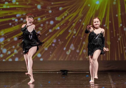 Taneczna osiemnastka szkoły Broadway