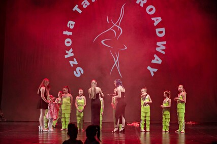 Taneczna osiemnastka szkoły Broadway