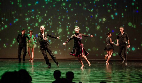 Taneczna osiemnastka szkoły Broadway