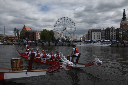 Smocze łodzie na rzece Elbląg