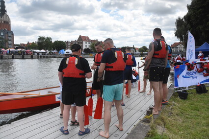Smocze łodzie na rzece Elbląg