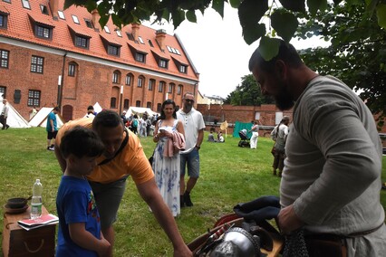 Truso na dziedzińcu muzeum