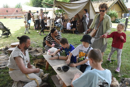 Truso na dziedzińcu muzeum