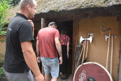 Truso na dziedzińcu muzeum