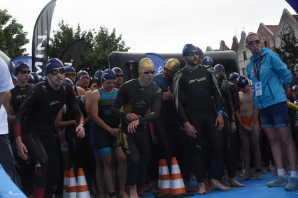 Triathloniści w sercu starówki