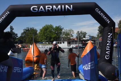 Triathloniści w sercu starówki