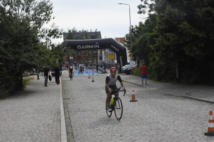 Triathloniści w sercu starówki