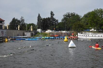 Triathloniści w sercu starówki