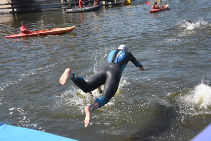 Triathloniści w sercu starówki