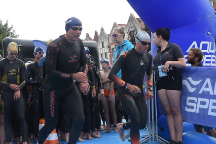 Triathloniści w sercu starówki