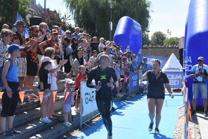 Triathloniści w sercu starówki