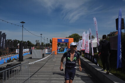 Triathloniści w sercu starówki