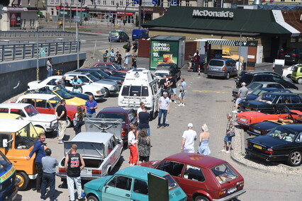 Hamburger w dłoń i w drogę