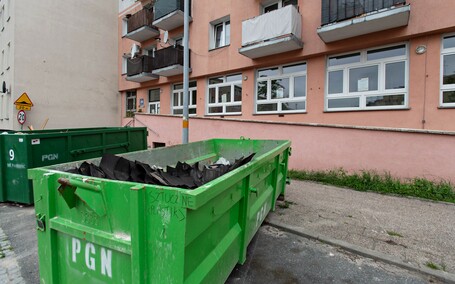 „Śmierdzi tak, że okna nie można otworzyć”