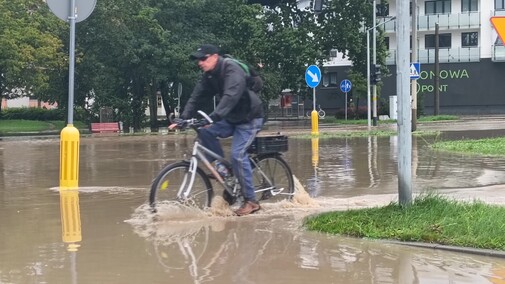 Kumiela też wylała. Zalana ul. Związku Jaszczurczego i okolice