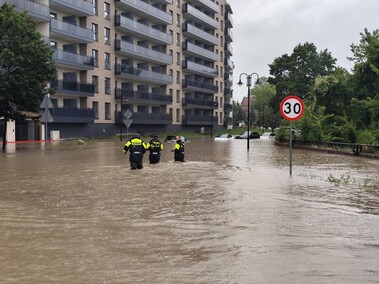 Kumiela też wylała. Zalana ul. Związku Jaszczurczego i okolice