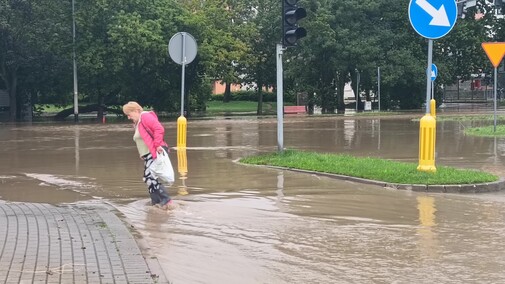 Kumiela też wylała. Zalana ul. Związku Jaszczurczego i okolice