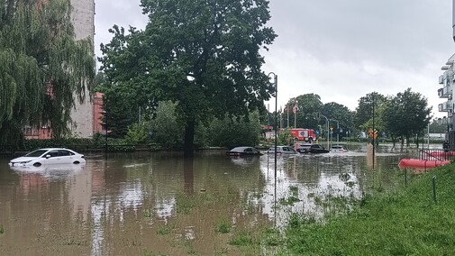 Kumiela też wylała. Zalana ul. Związku Jaszczurczego i okolice