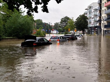 Kumiela też wylała. Zalana ul. Związku Jaszczurczego i okolice