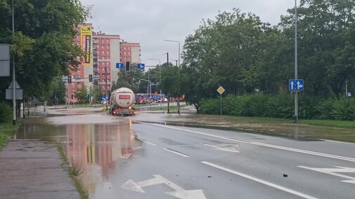 Kumiela też wylała. Zalana ul. Związku Jaszczurczego i okolice