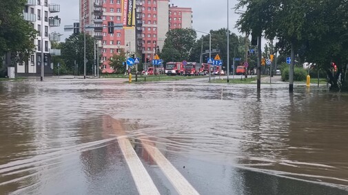 Kumiela też wylała. Zalana ul. Związku Jaszczurczego i okolice