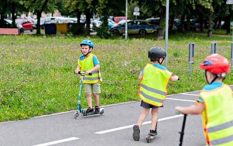 Hulajnogą tylko w kasku i w pojedynkę