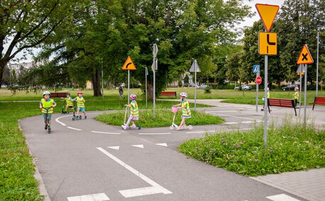 Hulajnogą tylko w kasku i w pojedynkę