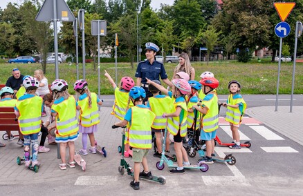 Hulajnogą tylko w kasku i w pojedynkę