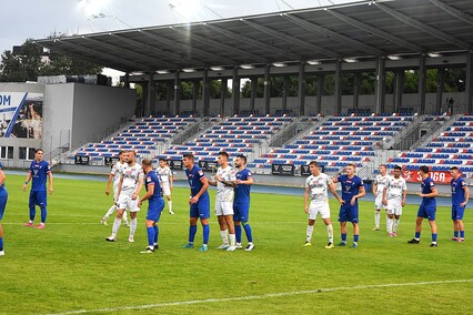 \"Absolwenci\" olimpijskiej Akademii dają remis na inaugurację