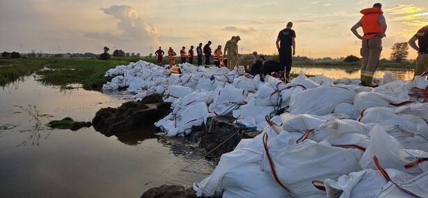 Koniec akcji w Świętym Gaju. Wał został uszczelniony