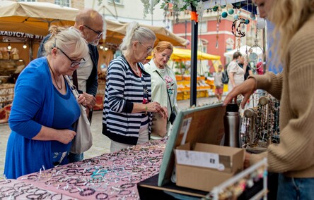 Na straganie w dzień targowy...