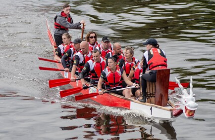 Smocze regaty na elbląskiej rzece