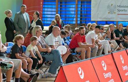 Grali i licytowali dla Adama