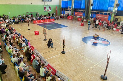 Grali i licytowali dla Adama