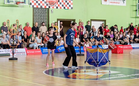 Grali i licytowali dla Adama