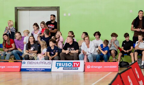 Grali i licytowali dla Adama