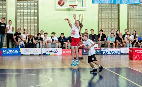 Grali i licytowali dla Adama