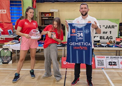 Grali i licytowali dla Adama