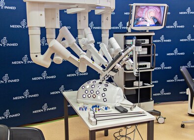 Roboty w służbie chirurgii